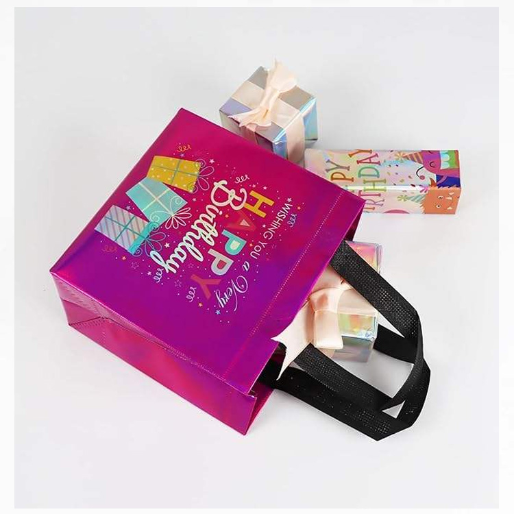 Färgkoordinerade icke-vävda födelsedagsväskor i flera storlekar